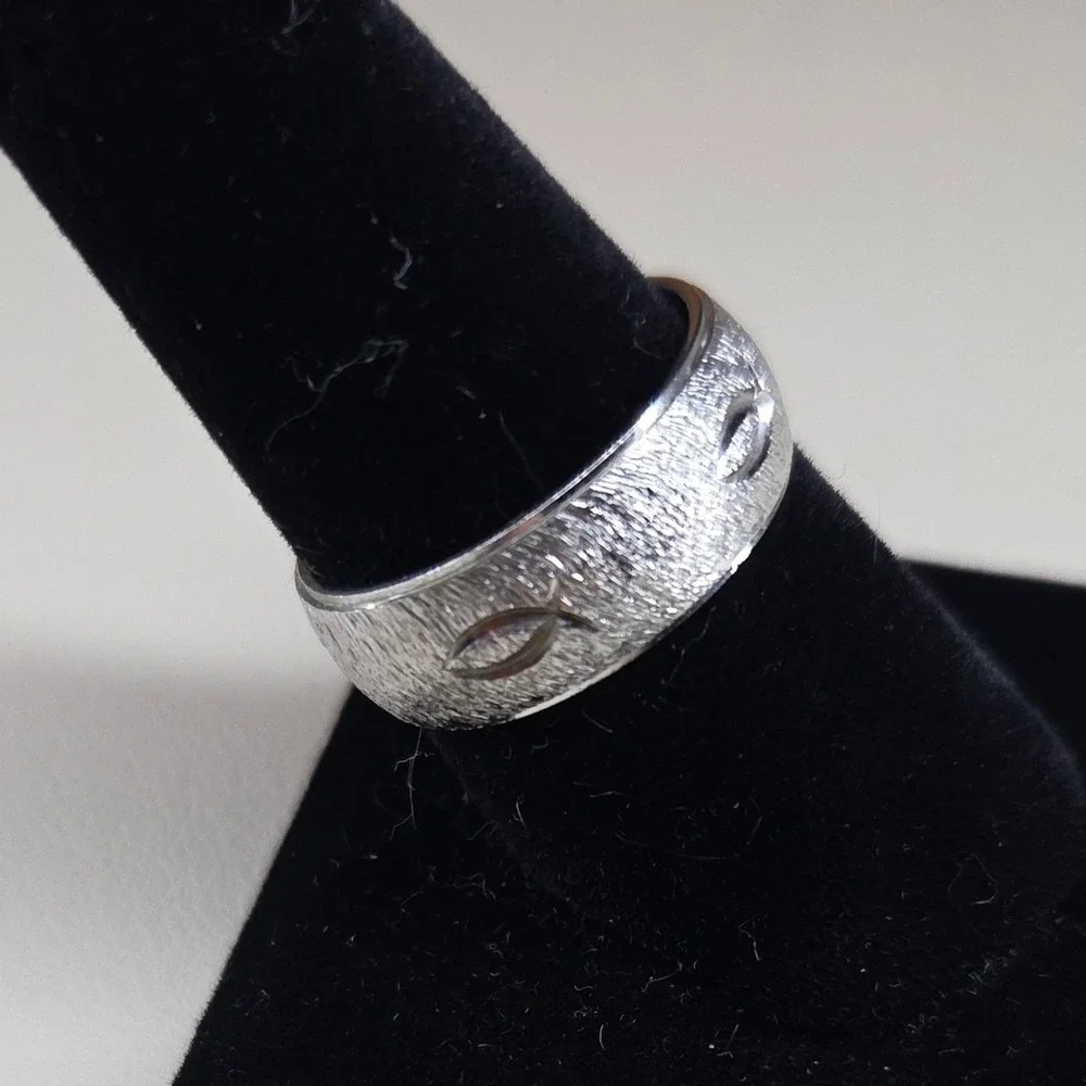 Silver Tone Ichthys Christian Fish Symbol Textured Band Ring Size 10 Mens Womens